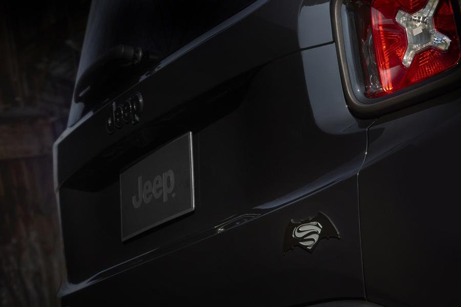  Jeep Renegade Dawn of Justice 2016 года  (фото 7 из 7)